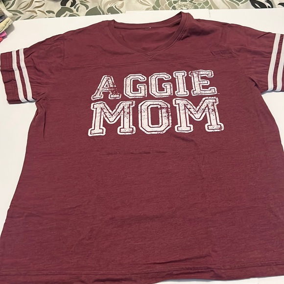 Tops - Texas A&M mom shirt. V neck. Maroon